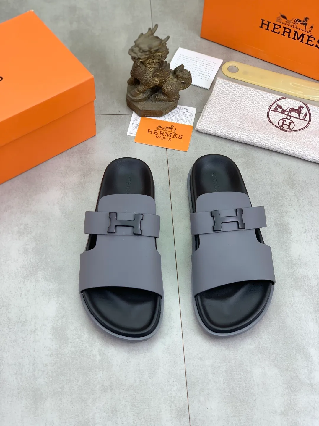 Men's shoes 💰P440 New [HERMES] high-end quality new Hermès slippers, made of imported silk calfskin, wear-resistant and non-slip rubber outsole. Fashionable and elegant code number: 39-44 (38 45 46 customized)